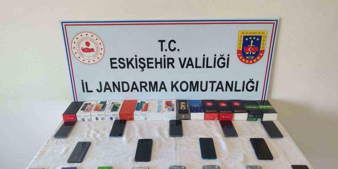 Kaçak Cep Telefonu Satan Şahıs Jandarma Ekiplerince Yakalandı