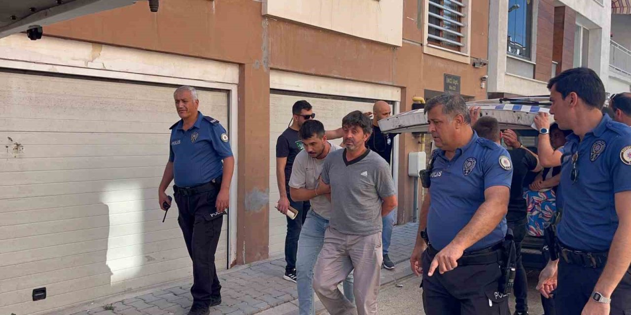 Evine Gelen Şahıslarla Tartışan Kadın Kaçmaya Çalışırken 2’nci Kattan Düştü