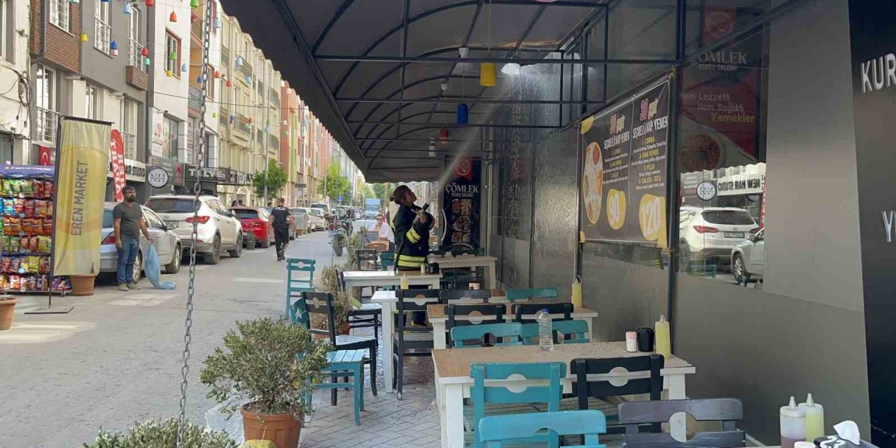 Lokantanın Bacasında Çıkan Yangın Paniğe Sebep Oldu