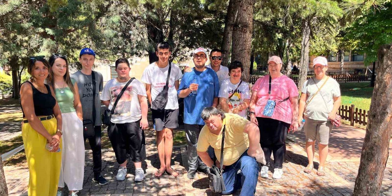 Özel İhtiyaçlı Bireyler Tarihi Bölgedeki Müzeleri Gezdi