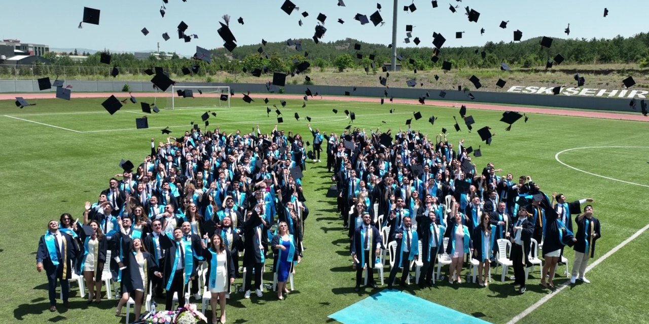 Esogü Tıp Fakültesi 2024 Mezunlarını Verdi