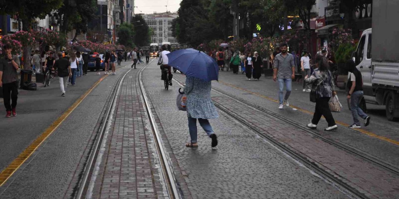 Eskişehir’de Sağanak Yağış Etkili Oldu