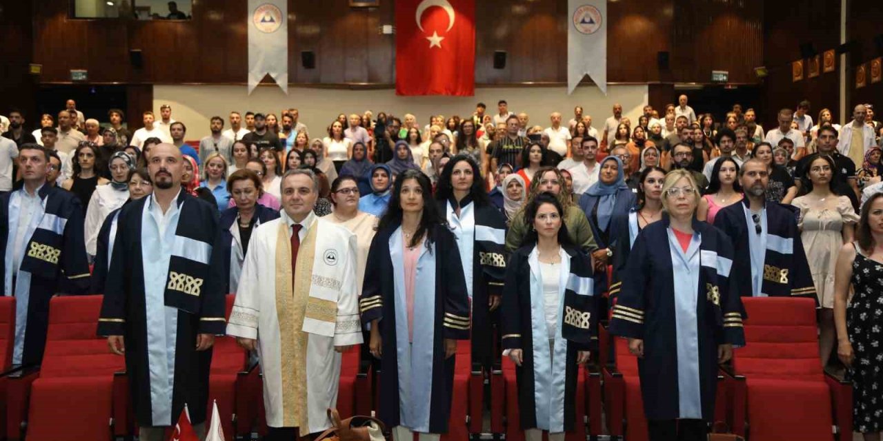 Erü Güzel Sanatlar Fakültesi’nde Mezuniyet Sevinci