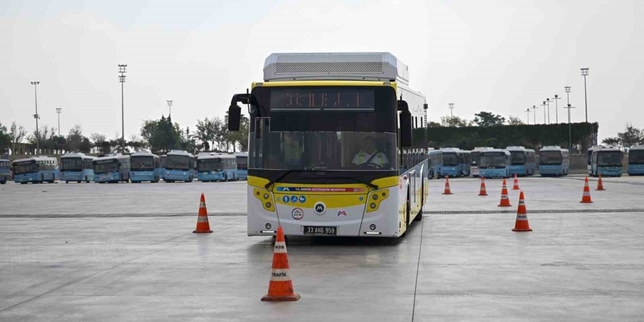 Mersin’de Şoförler İleri Sürüş Teknikleri Eğitiminden Geçiriliyor
