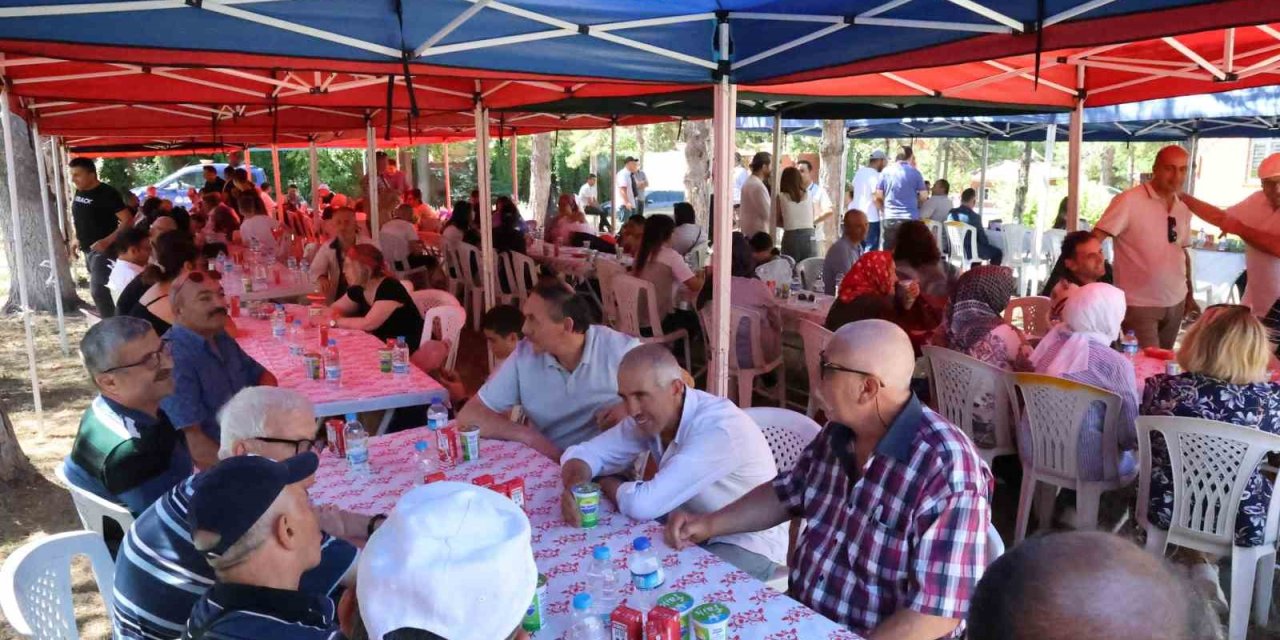 Yıllar Önce Yetiştirme Yurdundan Çıkanlar 15’inci Pilav Günü İle Bir Araya Geldi
