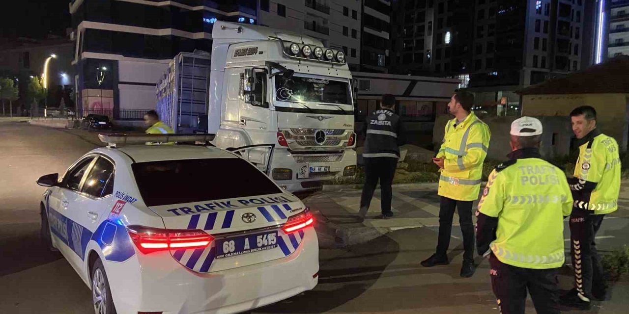 Aksaray’da Zabıta Ve Polis Tır Denetiminde