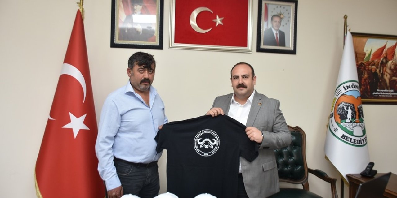 Eskişehir İnönü Belediyesi İnönülü Manda Üreticilerine Tişört Ve Şapka Desteği Verdi