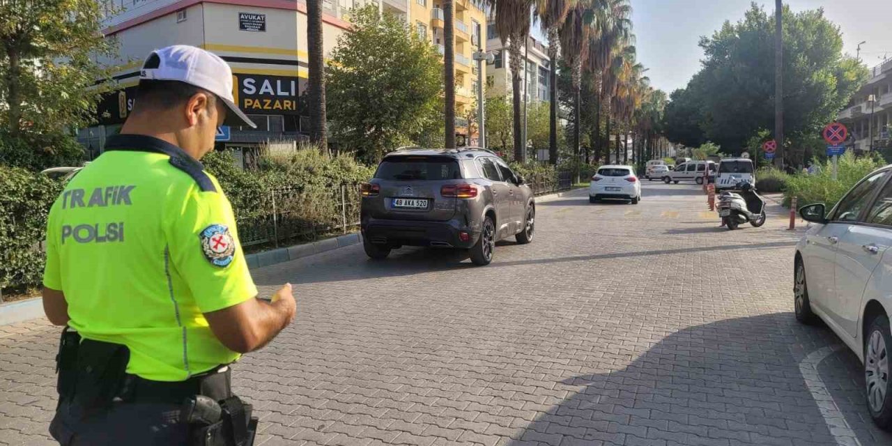 Otomobil İle Çarpışan Motosiklet Sürücüsü Yaralandı