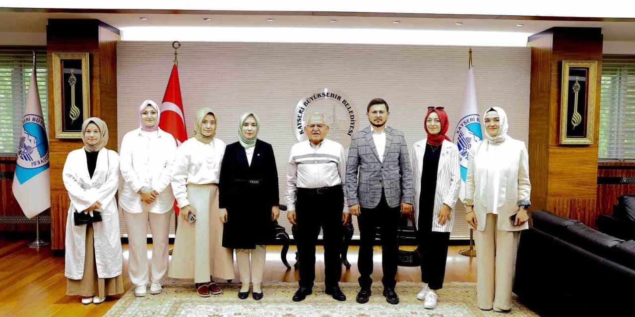 Başkan Büyükkılıç: "gençlerimiz Geleceğimizdir. Onlar İçin Projeler Üretip Faaliyetlerde Bulunuyoruz"