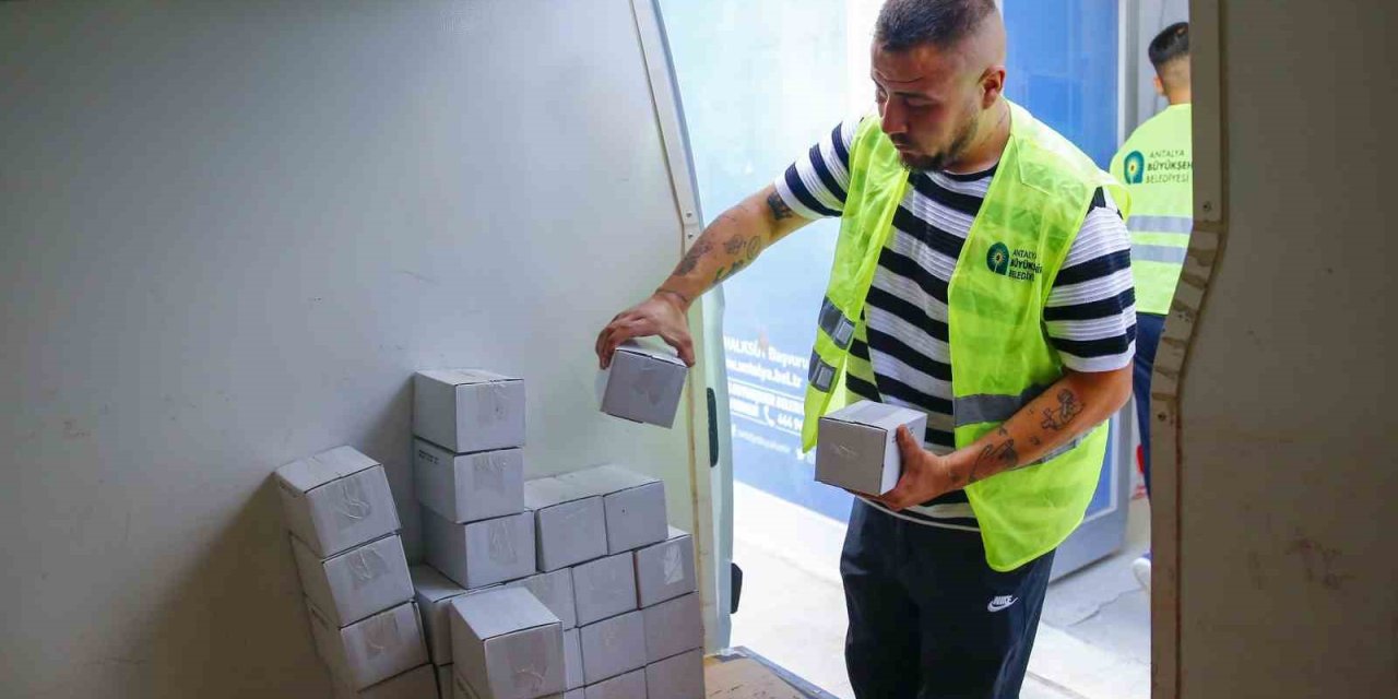 Antalyalı Çocuklar Halk Mama’yla Büyüyor