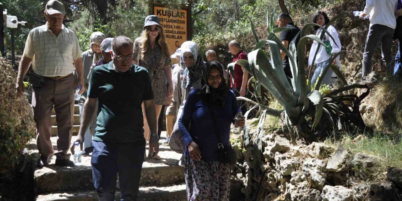 Antalya Sosyal Güvenlik İl Müdürlüğü Emekliler İle Doğa Yürüyüşünde Buluştu