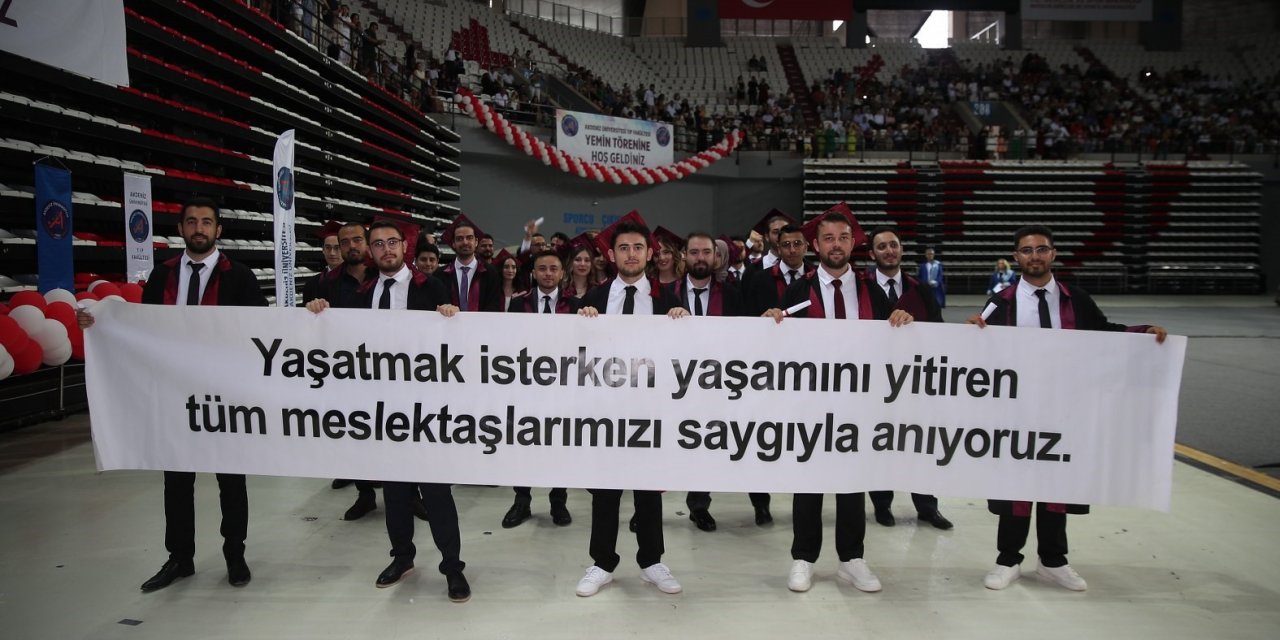 Akdeniz Üniversitesi’nde 293 Genç Hekim Yemin Etti