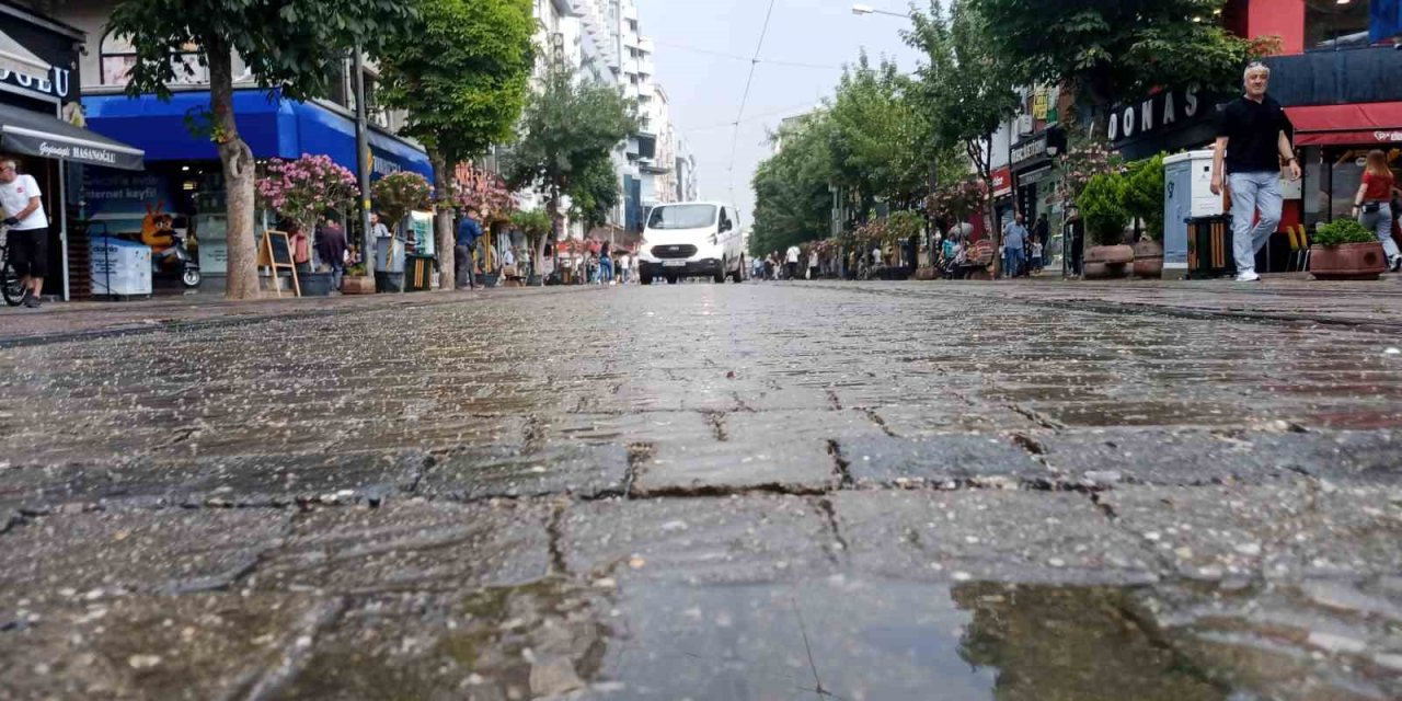 Eskişehir’de Ceviz Büyüklüğünde Dolu Yağışı