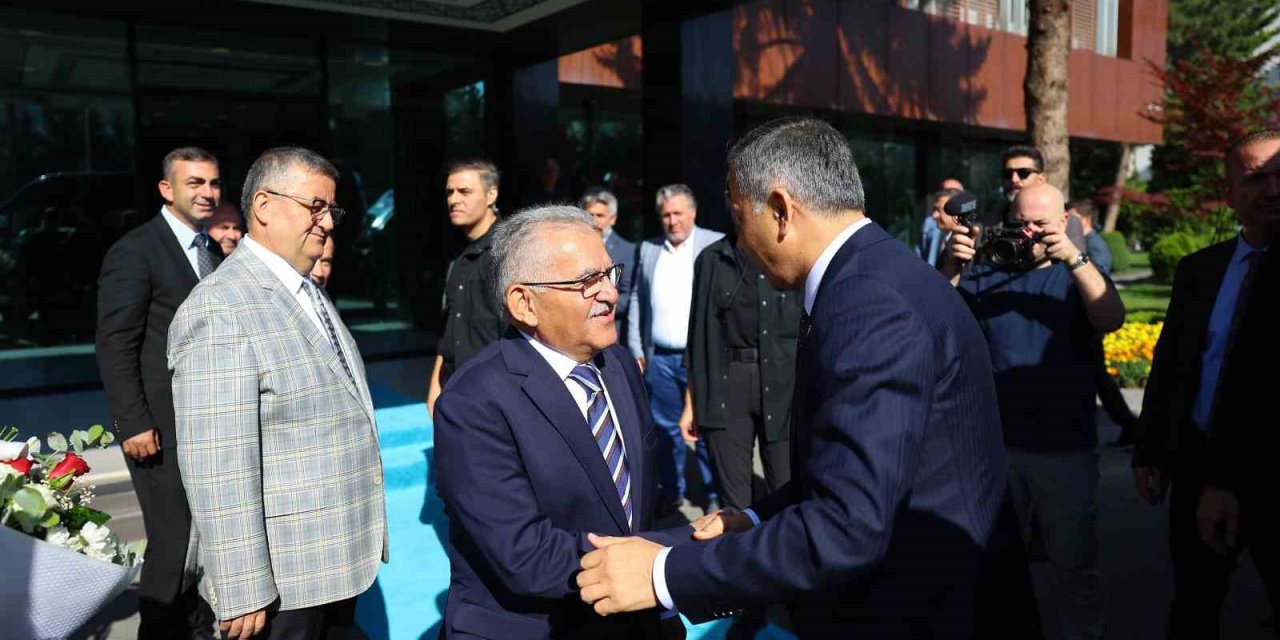 İçişleri Bakanı Yerlikaya’dan Başkan Büyükkılıç’a Ziyaret