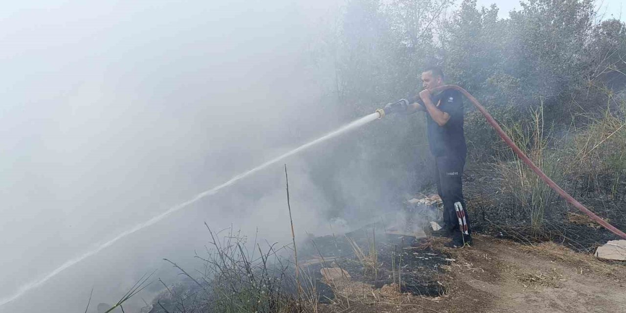 Makilik Alana Bırakılan Çöplerin Neden Olduğu Yangına Muhtar İsyan Etti: “önce Çöp Döküyorlar, Sonra Yakıyorlar”
