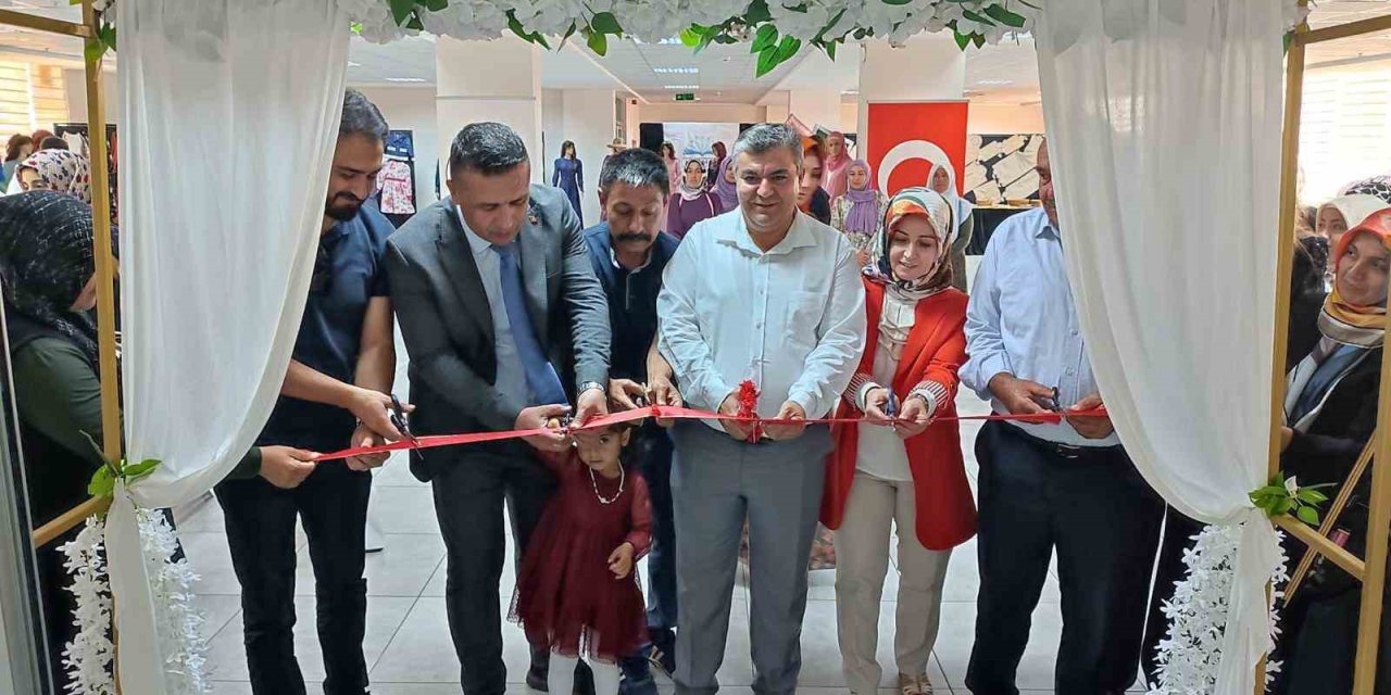 Büyükşehir Kaymek Yemliha Sosyal Yaşam Merkezi’nden Yılsonu Sergisi