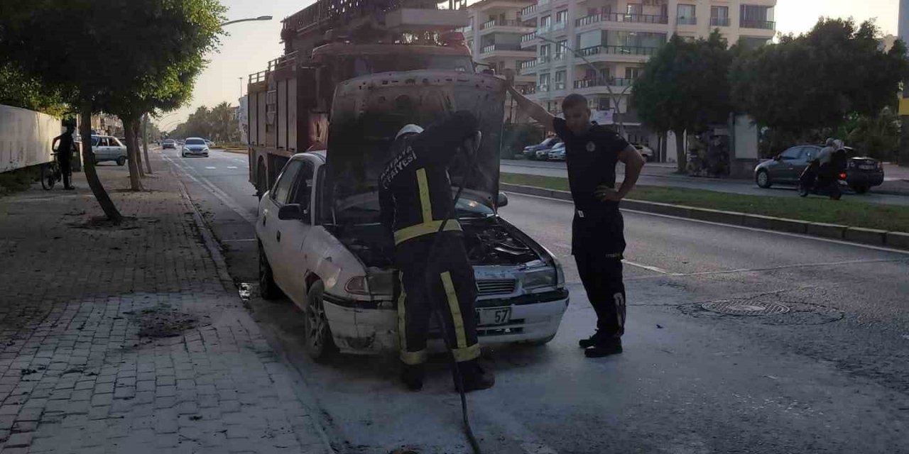Seyir Halendeyken Yanan Otomobil Söndürüldü