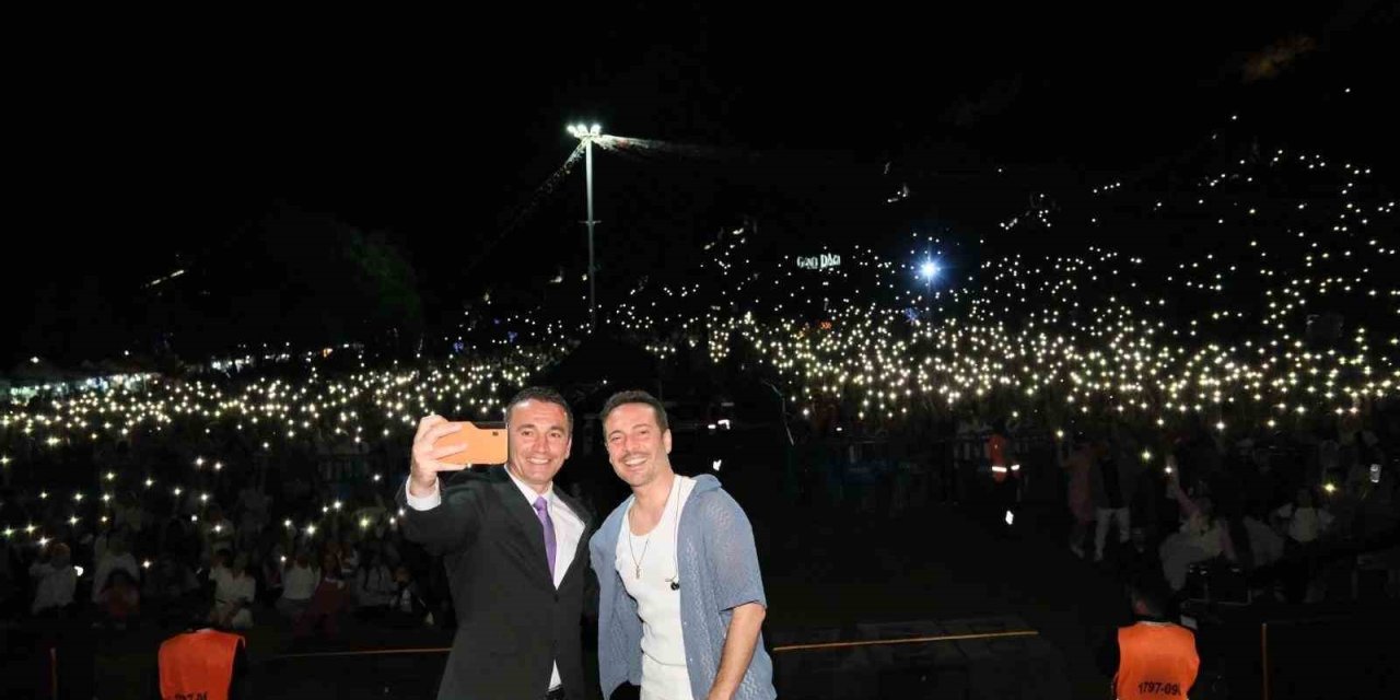 Oğuzhan Koç, Sivrihisar’da Unutulmaz Bir Konser Verdi