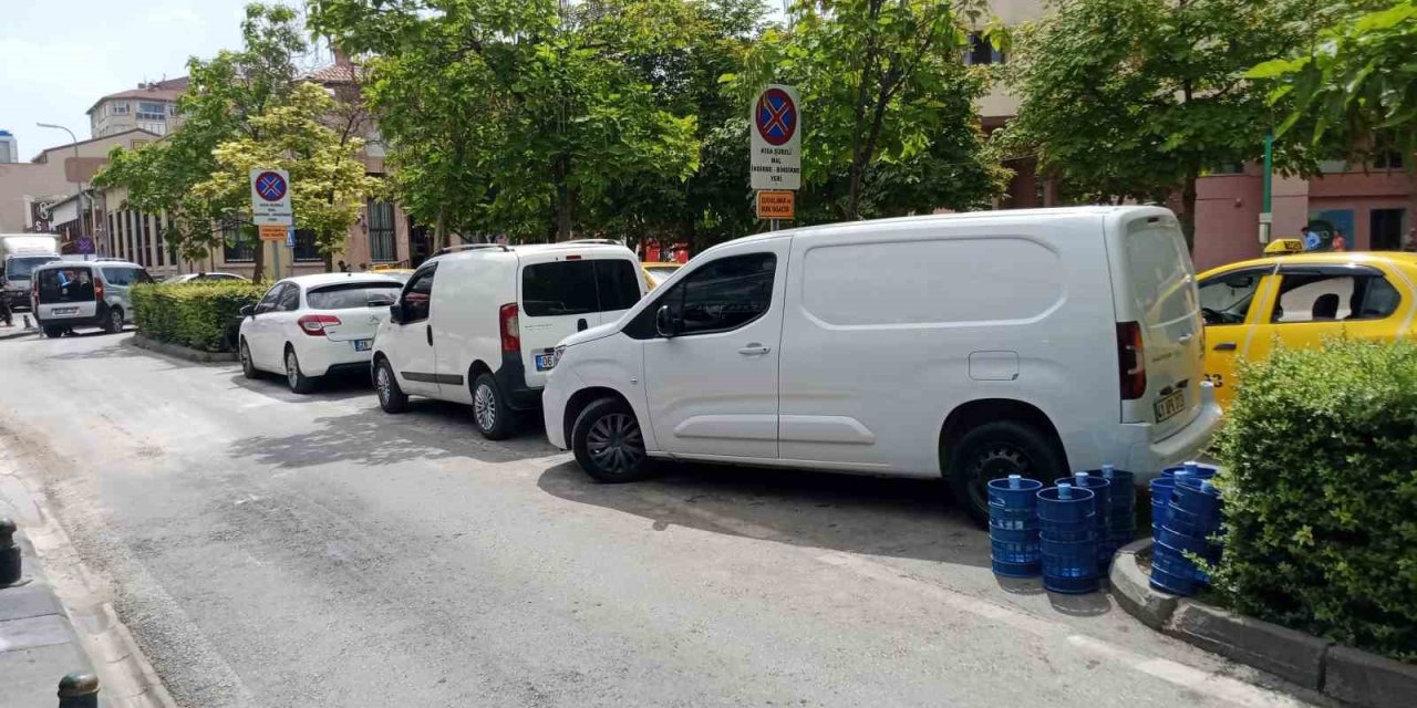 Duyarsız Sürücüler Mal İndirme Ve Bindirme Yerini Park Alanına Çevirdi