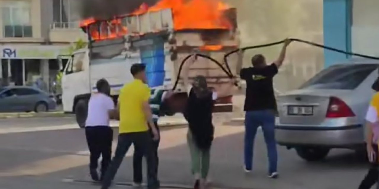 Alev Topuna Dönen Kamyonet Yangını Kamerada