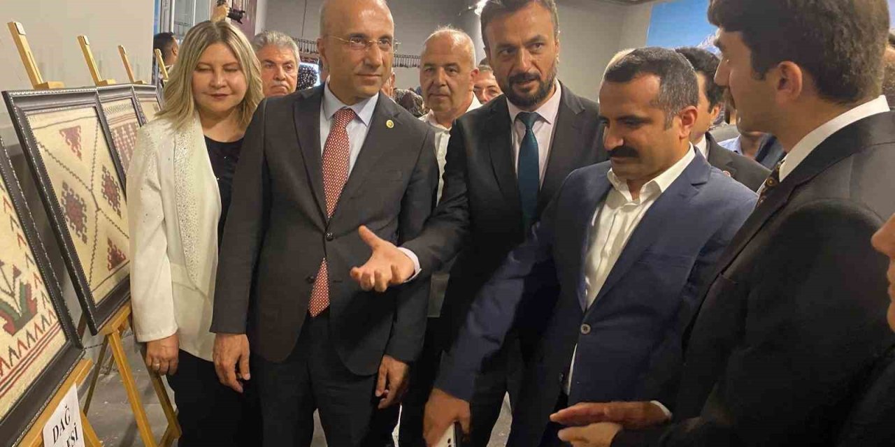 Kaymakam Albayrak: “kilim Kültür Aktarımı Olarak Çok Mühim Bir Noktada”