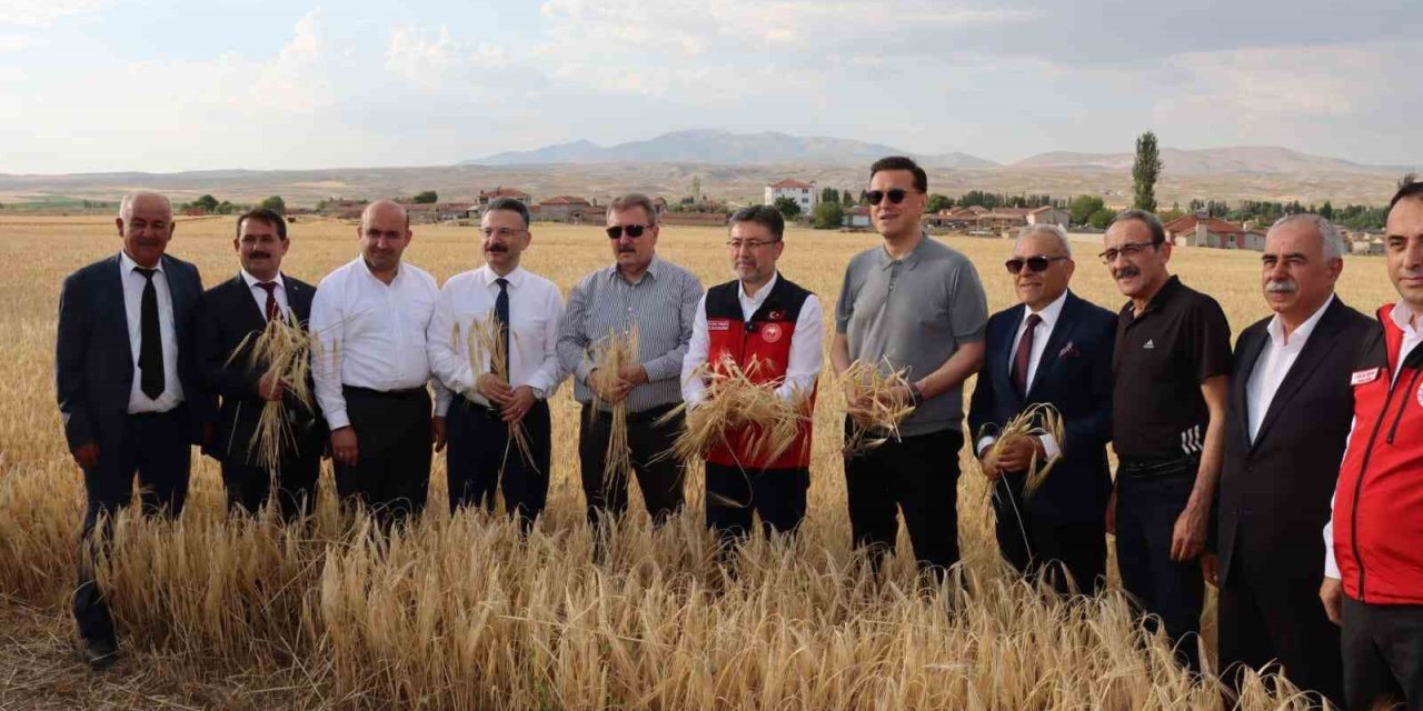 Tarım Ve Orman Bakanı Yumaklı: "depoların Tamamının İthal Ürünle Dolu Olduğu Söylentisi Doğru Değil"