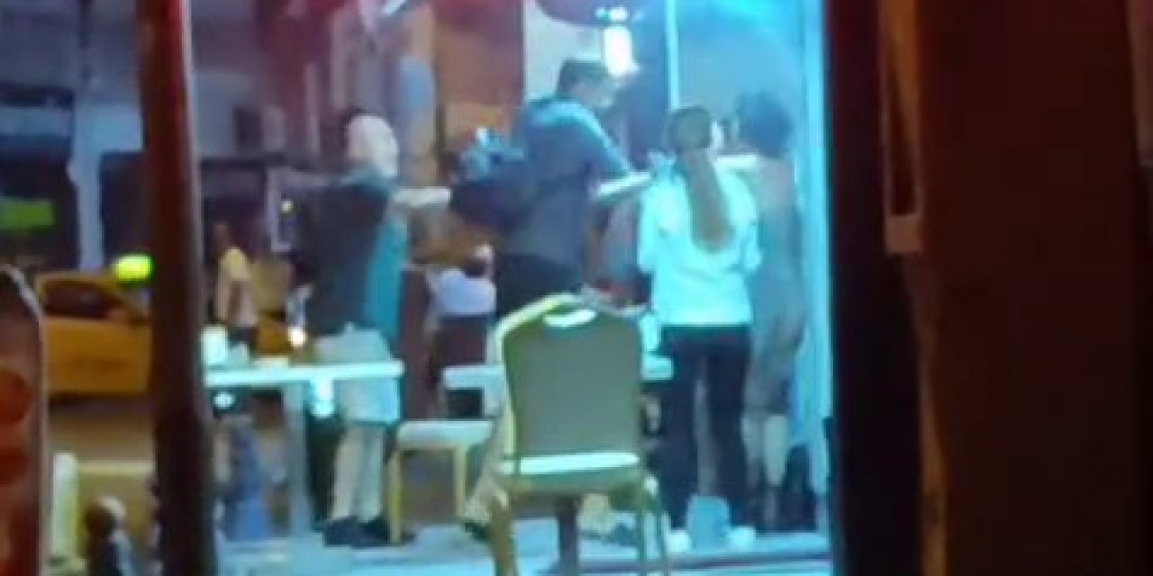 Kadınları Sokak Ortasında Döven Erkek Kameralara Yansıdı