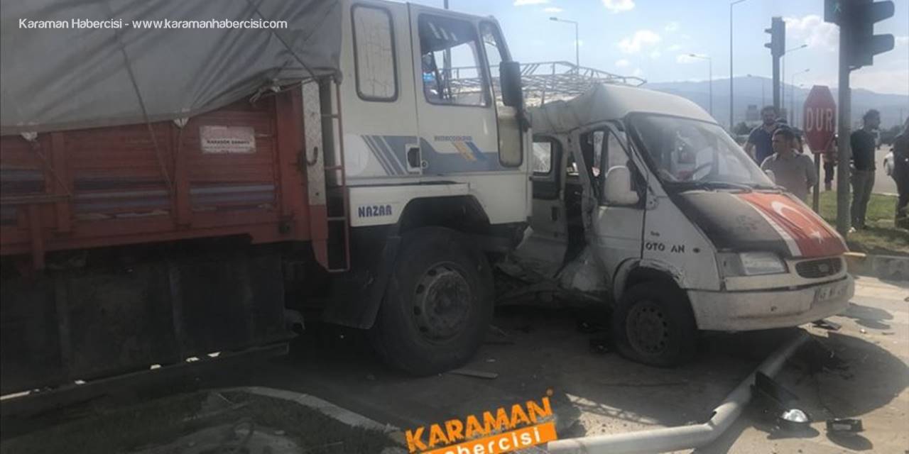 Konya'da Trafik Kazası : 13 Yaralı