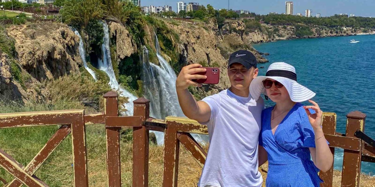 Antalya’da Turistlerin İlk Durağı Düden Şelalesi