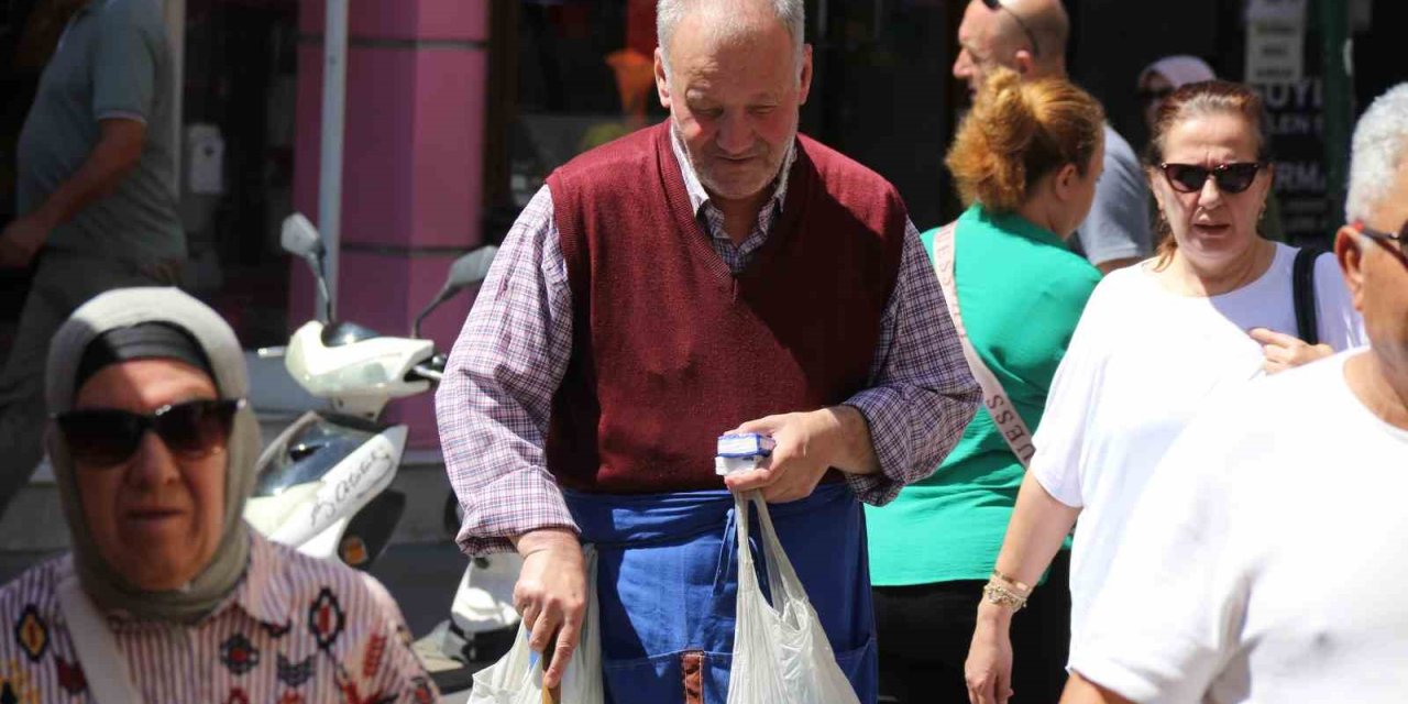 Doğuştan Görme Engelli İşportacı 3 Çocuğunu Yetiştirip 2 Ev Aldı