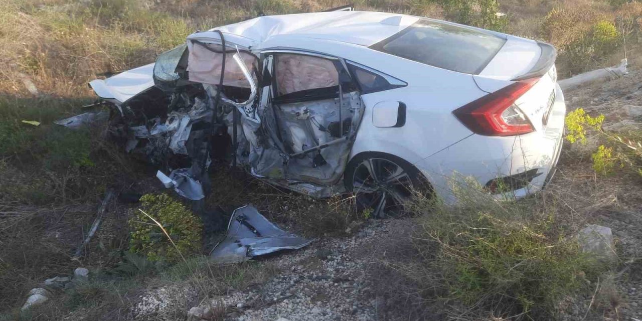 Kontrolden Çıkıp Karşı Şeride Geçti: 1 Ölü, 3 Yaralı