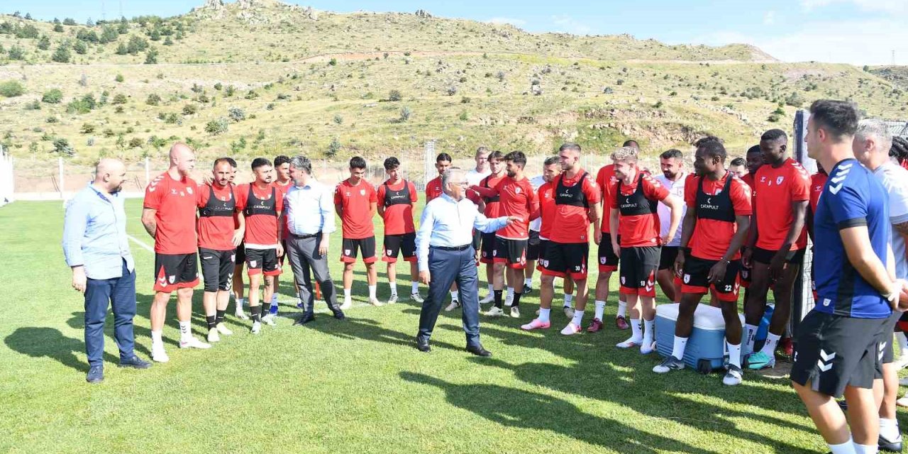 Futbol Takımları Erciyes Yüksek İrtifa Kamp Merkezi’ne Övgüler Yağdırdı