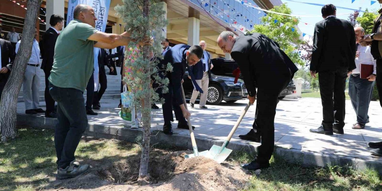 Niğde’de ’3. Uluslararası Sigortacılık, Bankacılık Ve Finans Sempozyumu’
