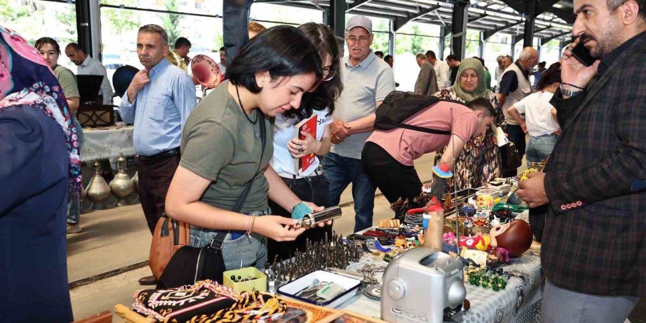Antika Pazarı Da Mevlana Pazar Yerine Taşınıyor
