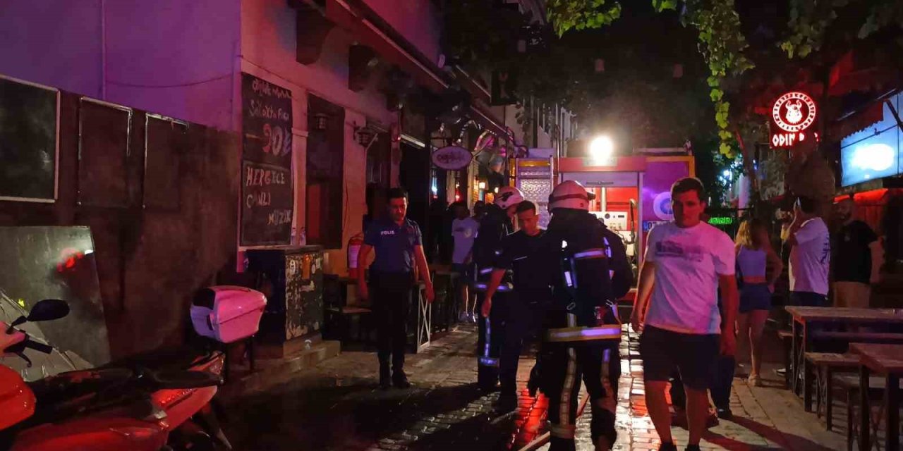 Eğlence Mekanında Çıkan Yangın Büyümeden Söndürüldü