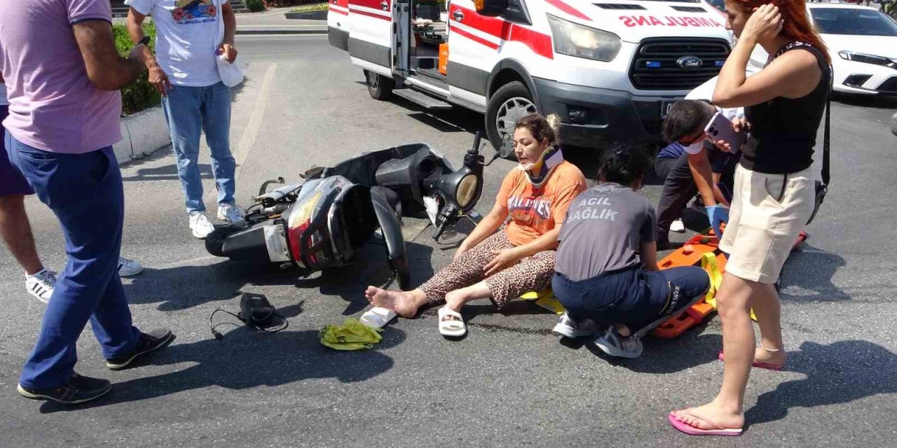 Elektrikli Bisikletle Otomobil Çarpıştı: 1 Yaralı