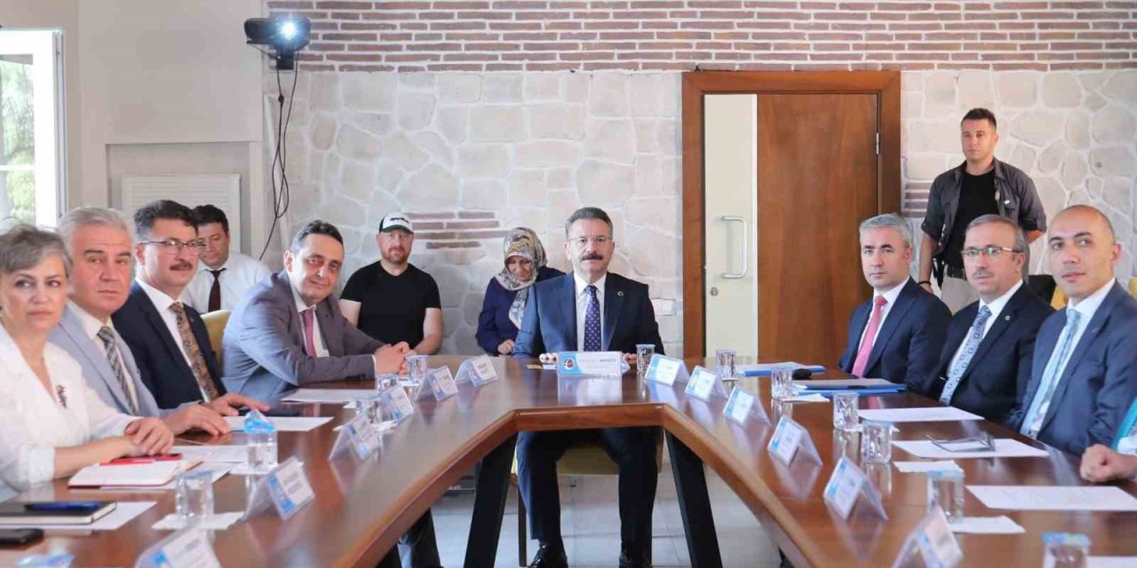 Eskişehir İl İstihdam Ve Mesleki Eğitim Kurulu Toplantısı Vali Hüseyin Aksoy’un Başkanlığında Yapıldı