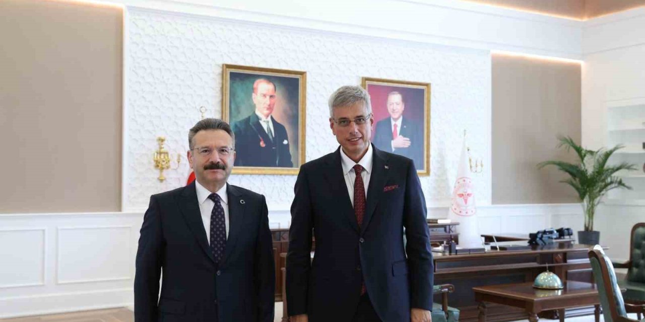 Vali Hüseyin Aksoy Yeni Atanan Sağlık Bakanı Prof. Dr. Kemal Memişoğlu’nu Ziyaret Etti