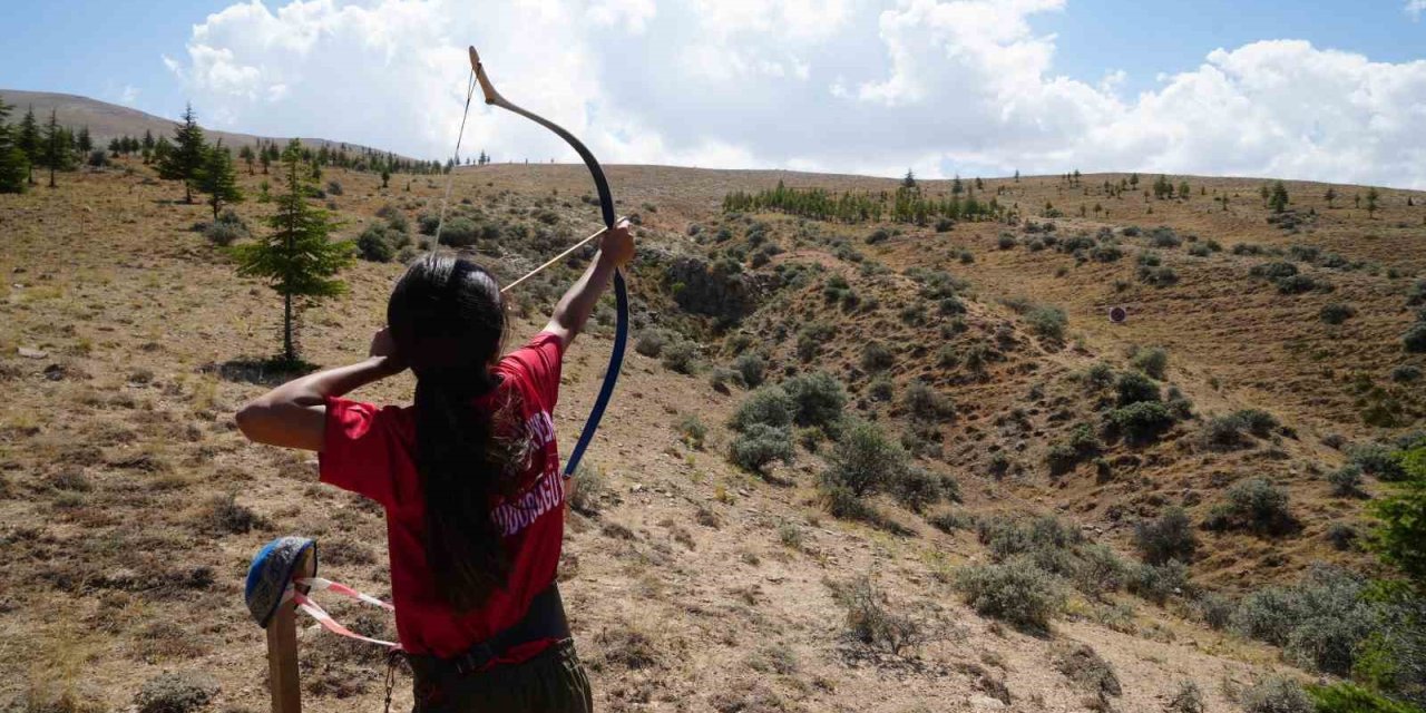Niğde’de Geleneksel Parkur Okçuluğu Ömer Halis Demir Kahramanlık Kupası Yapıldı