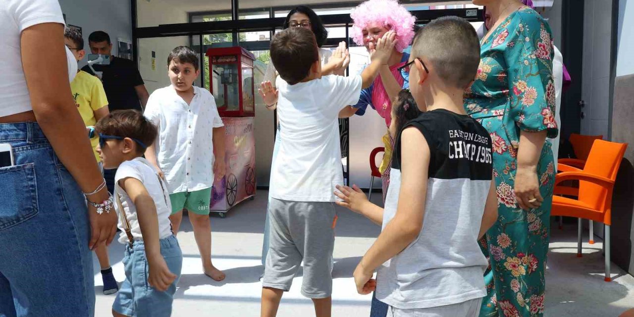 ’engelsiz Çocuklara’ Doğum Günü Sürprizi