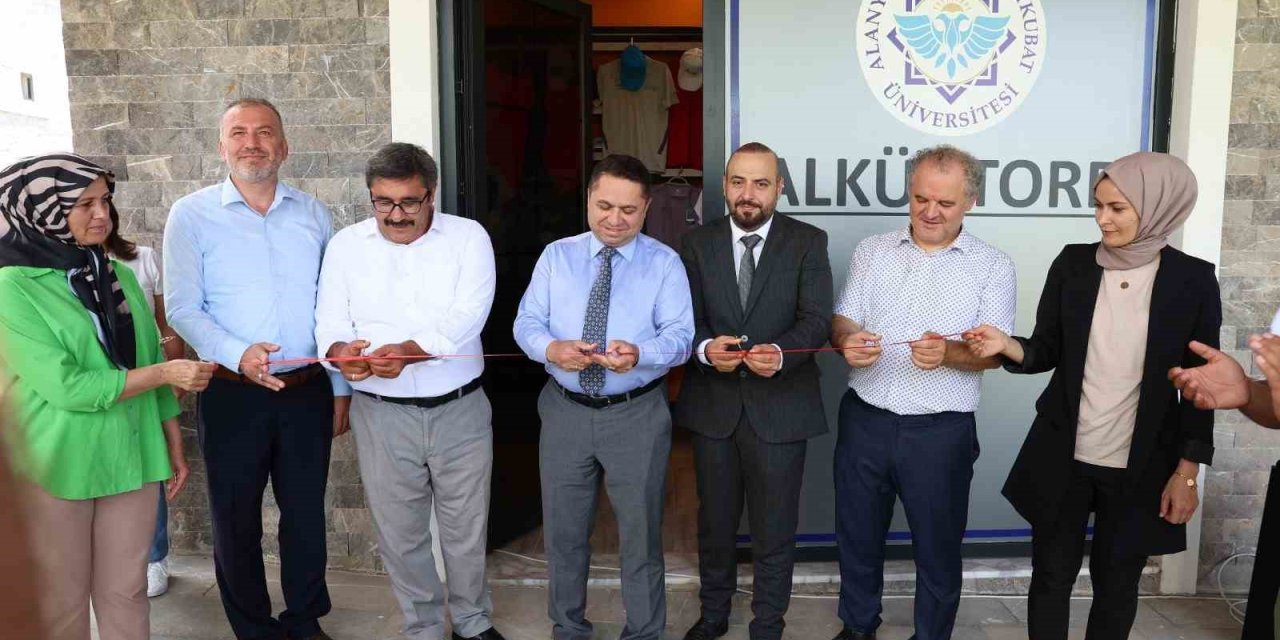 Alkü Store Birbirinden Renkli Ürünlerle Açıldı