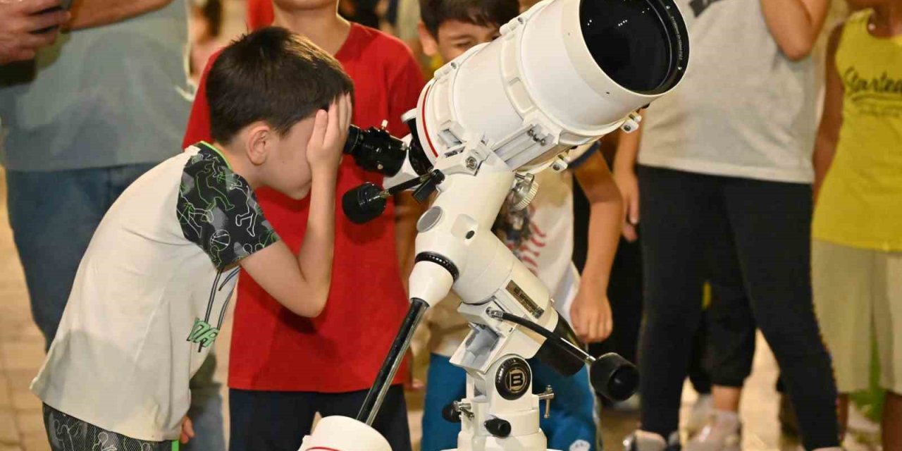 Kepezli Çocuklar Uzayı Gözlemliyor