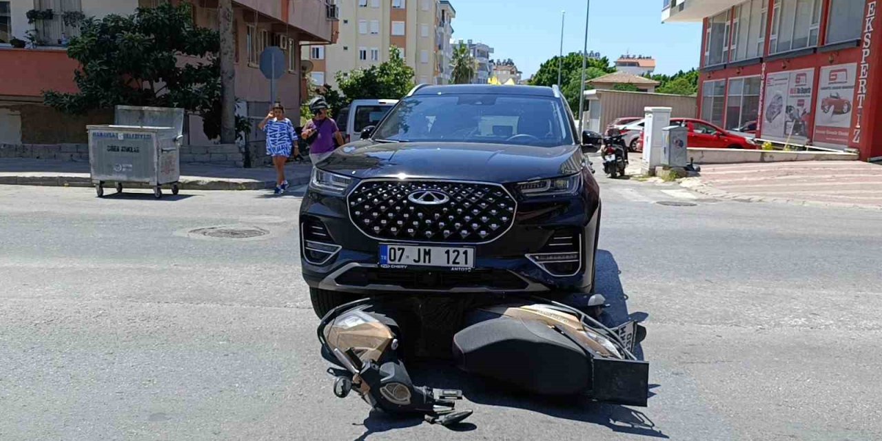 Lüks Cipin Çarptığı Motosikletli Ölümden Döndü