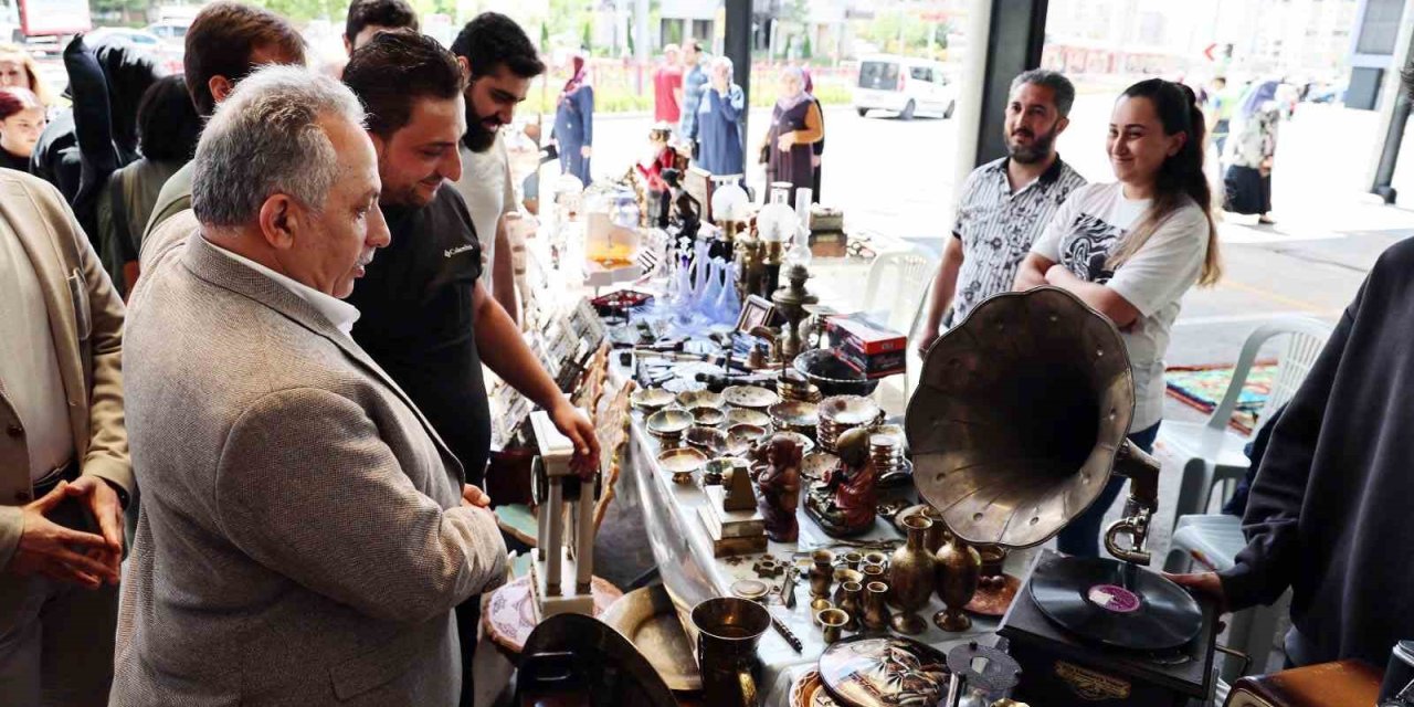 Antika Pazarı Yeni Yerinde Merakla Bekleniyor