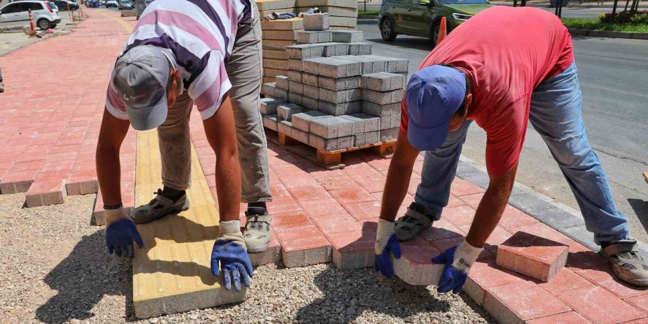 Büyükşehir Mevlana Caddesi’nde Kaldırımları Yeniliyor