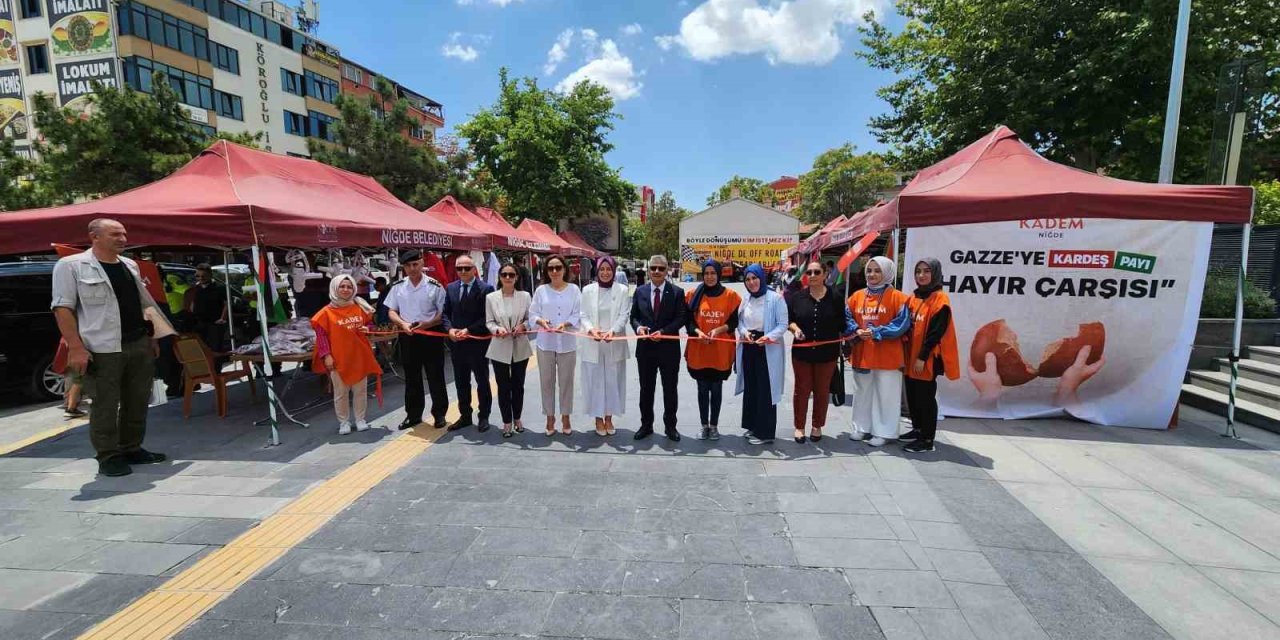Niğdeli Kadınlar Gazze İçin Hayır Panayırı Açtı