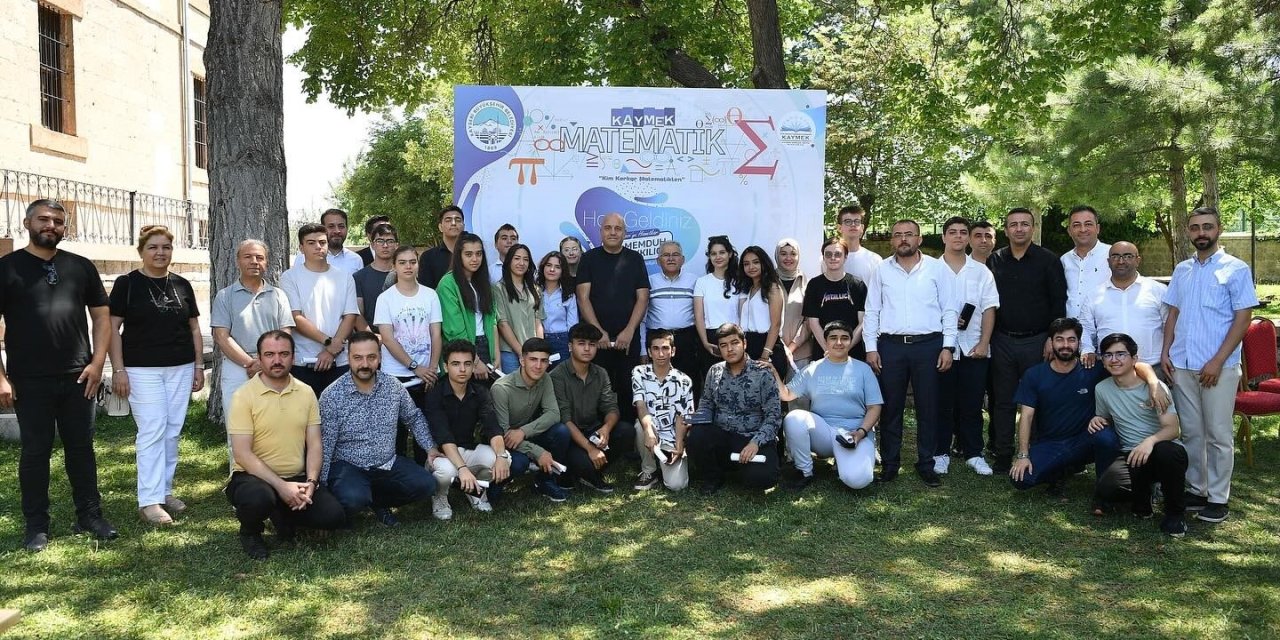 Başkan Büyükkılıç, Matematik Kampı Töreni’ne Katıldı, Öğrencilere Belgelerini Verdi
