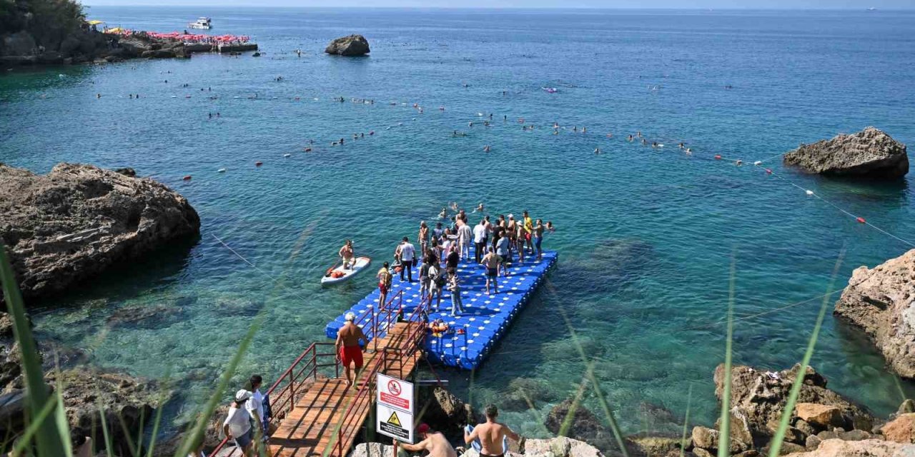 Muratpaşa’da Bambus Plajı Halka Açıldı