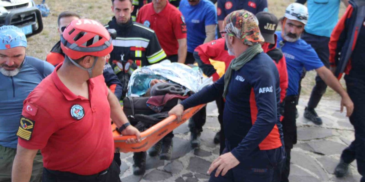 Erciyes’te Üzerlerine Kaya Düşen Dağcılar 6 Saatlik Operasyonla Kurtarıldı