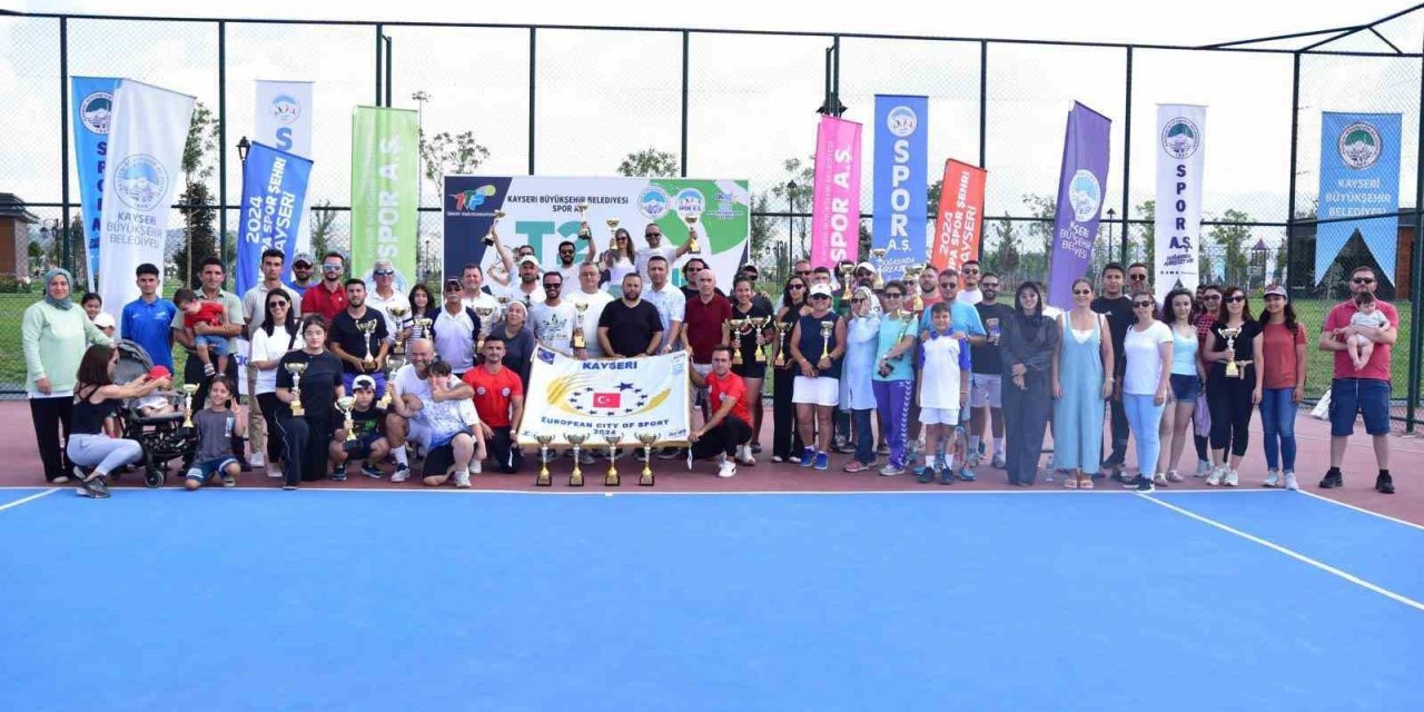 Büyükşehir Spor A.ş. Ev Sahipliğinde Düzenlenen T200 Master Tenis Turnuvası Tamamlandı